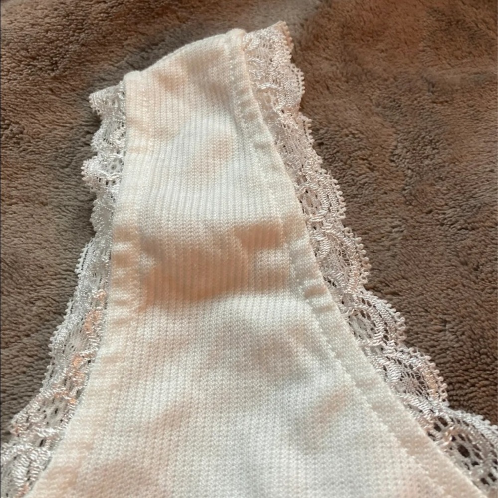 White cami crop top - Picture 2 of 3